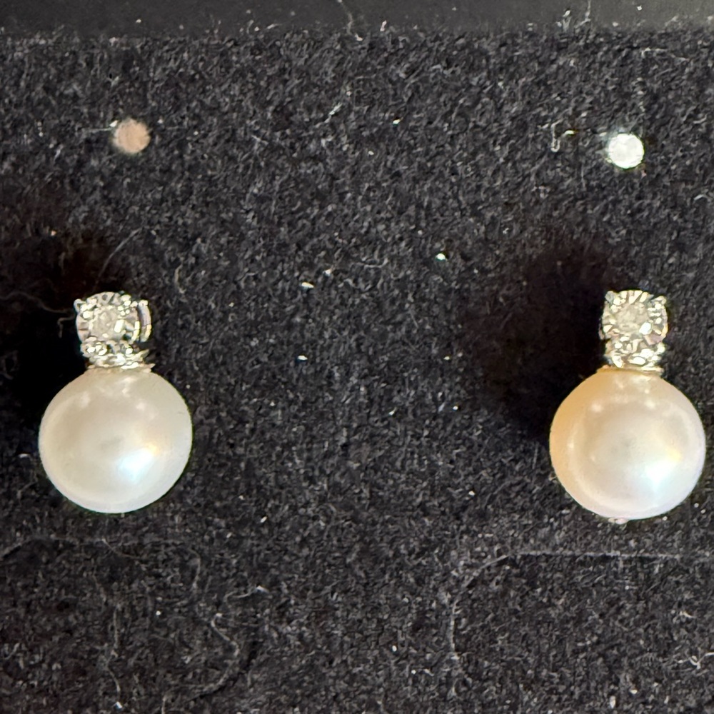 Elegant Silver Pearl 925 Marked Earrings - Picture 3 of 6